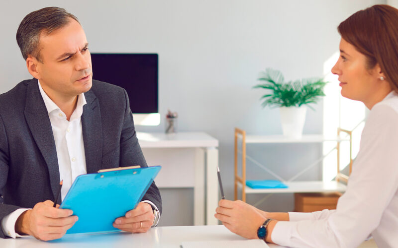 Las razones detrás de la dificultad de los jóvenes para conseguir trabajo ahora (y las habilidades que recomienda un experto de LinkedIn)